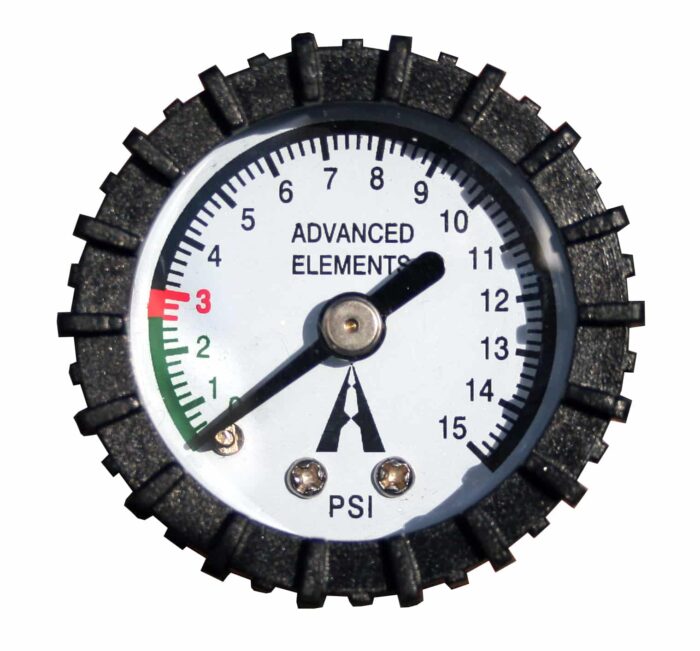 Inflatable kayak pump with multi-valve fittings and PSI monitor